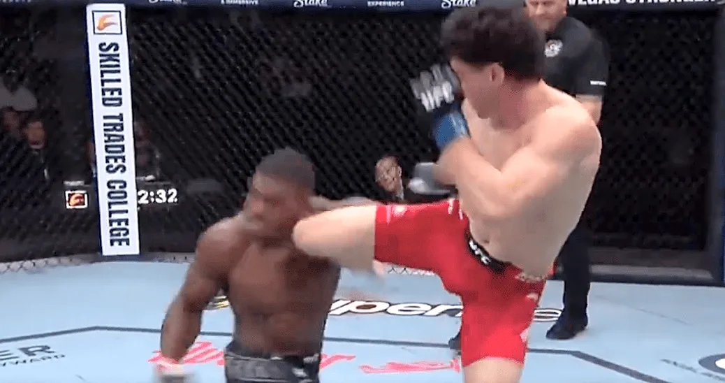 Video: Mike Malott knocks out Joaquin Buckley with nasty knee to the face at UFC Edmonton