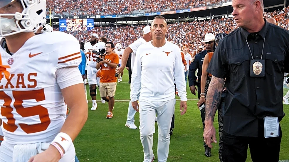 Texas lacks internal play-calling options offensively