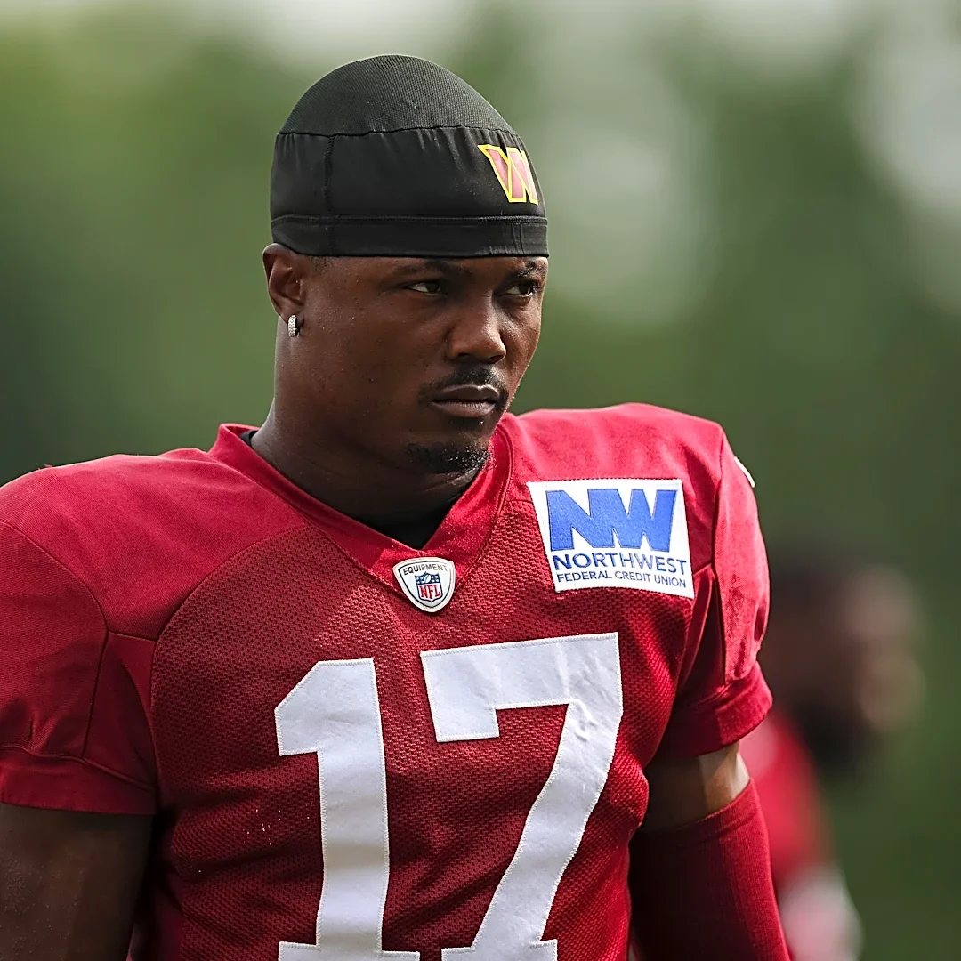 Washington Commanders WR Terry McLaurin carted off field vs. 49ers