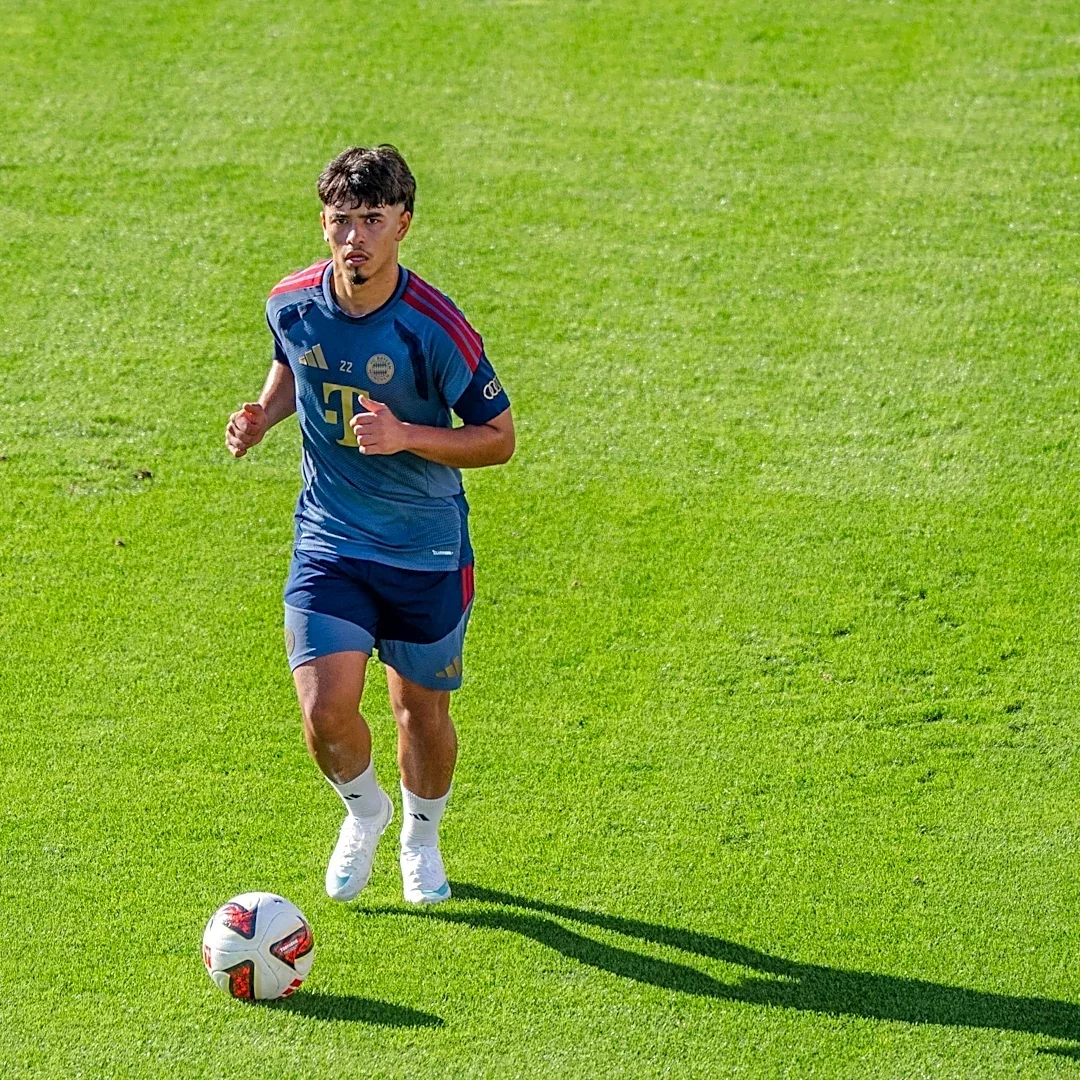 Brazil coach visits Säbener Straße for discussion on Bayern Munich player