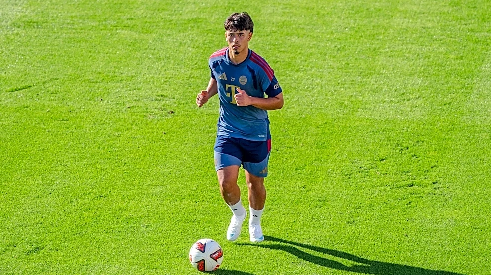 Brazil coach visits Säbener Straße for discussion on Bayern Munich player