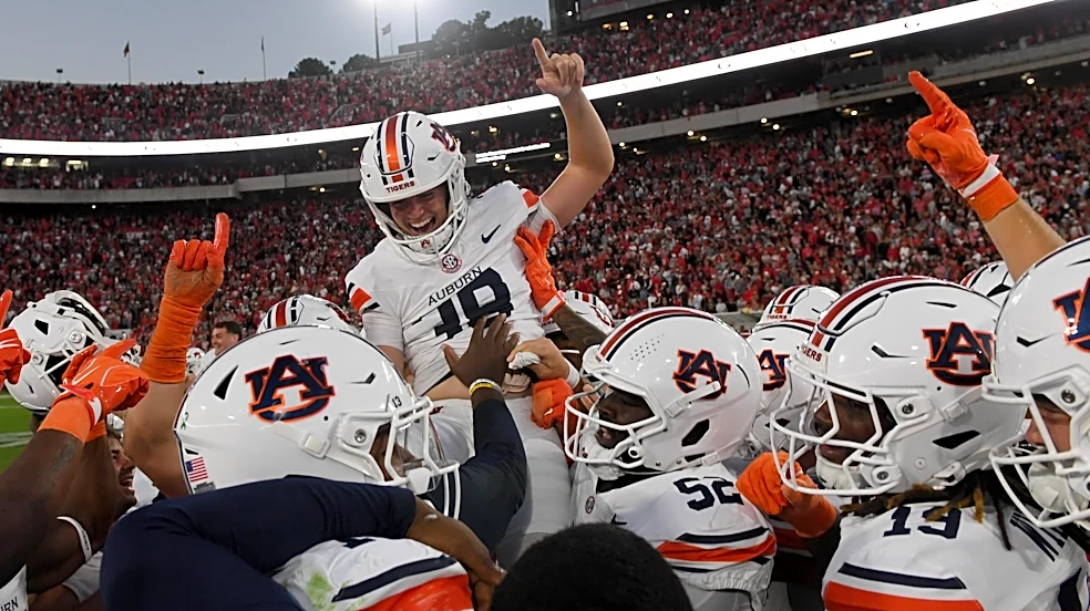 Week 7 Cobs: Crazy Catches, Bad Special Teams and Hitting an Athletic Trainer