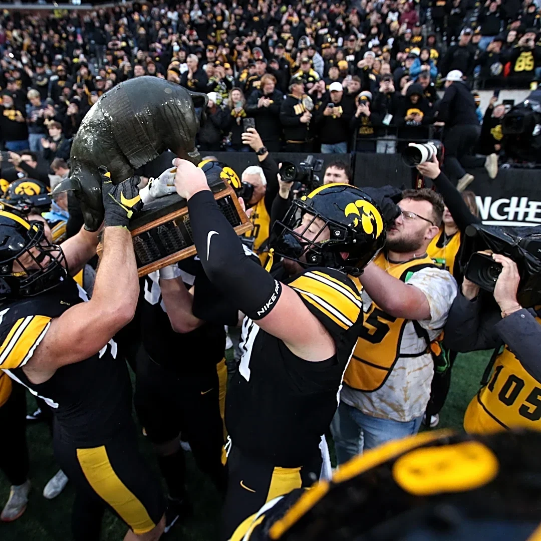 Hawkeyes Look to Keep Rolling at Minnesota