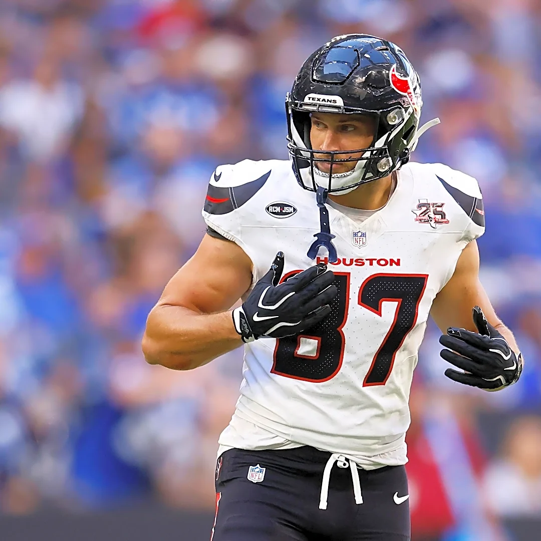 Foster Moreau comes up big in crazy Houston Texans win