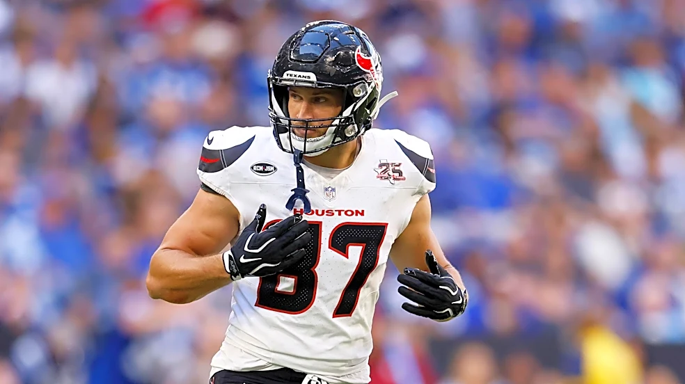 Foster Moreau comes up big in crazy Houston Texans win