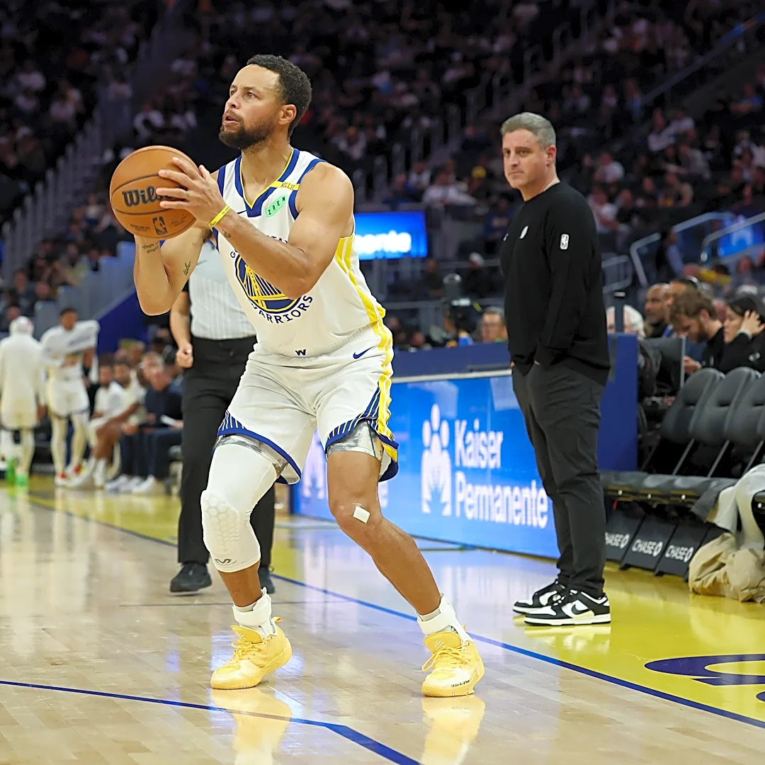 Stephen Curry expected to play Wednesday against the Lakers after injury scare