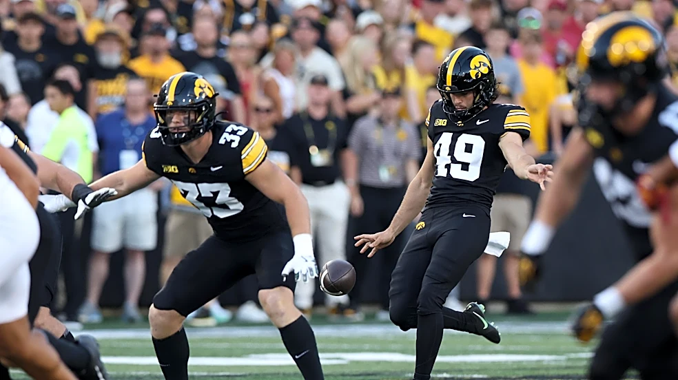 Iowa Football: How Aussie Punter Boston Everitt Mastered the Art of “Punting is Winning”