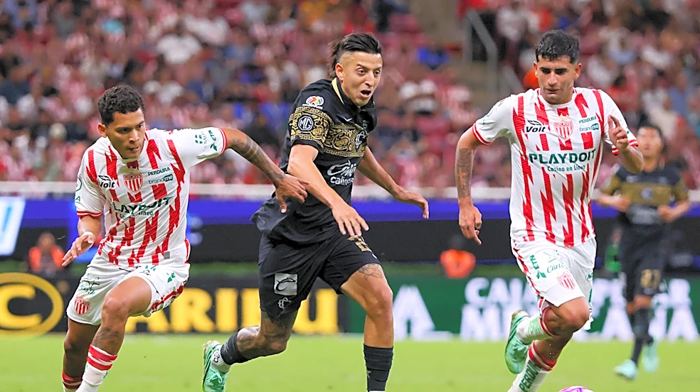 Chivas squeak by Necaxa to grab lackluster victory