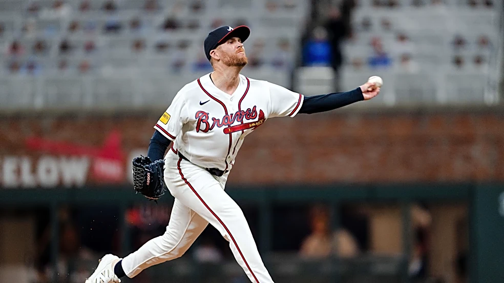 Braves News: Aaron Bummer season review, free agent battle, and more