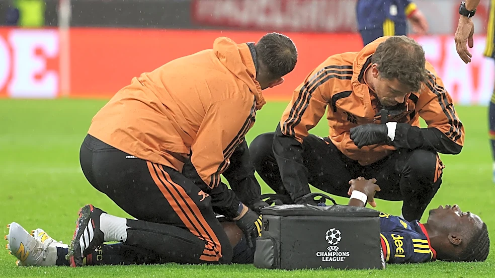 Breaking: Bukayo Saka forced to leave Arsenal vs. Bayern Munich with injury