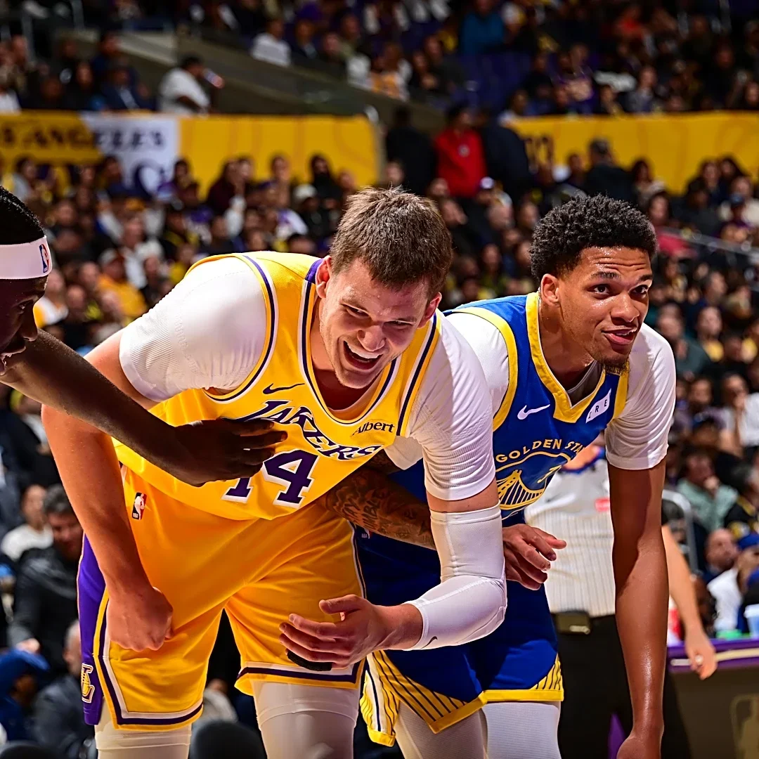 Lakers rout Warriors in perfect season-opening performance