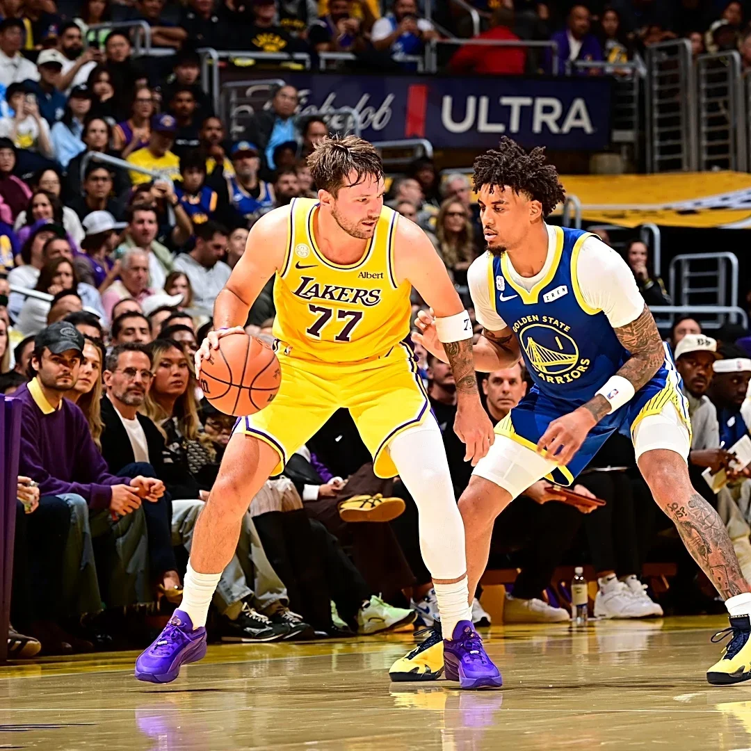 Sleep Walkers: New-look Lakers dominate sluggish Warriors in opener
