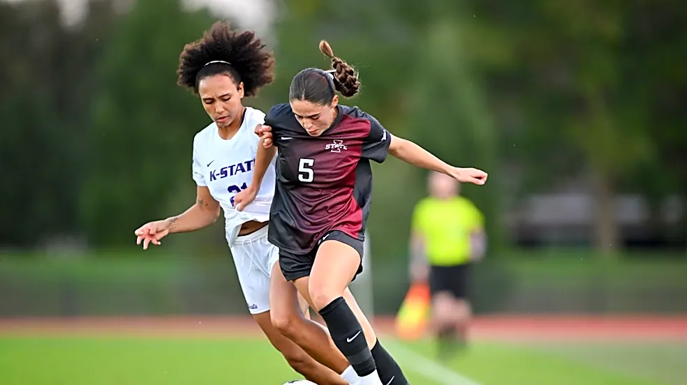 Cyclones drop third straight match