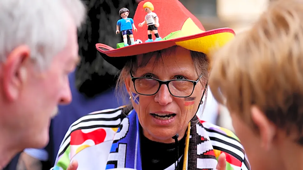 Bayern Munich News: Bayern Munich vs. Borussia Dortmund going virtual with players as Playmobil figures; Arsenal scoping Nicolò Tresoldi; and MORE!