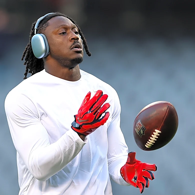 Is A.J. Brown growing frustrated by his lack of production? Patriots star says ‘No.’