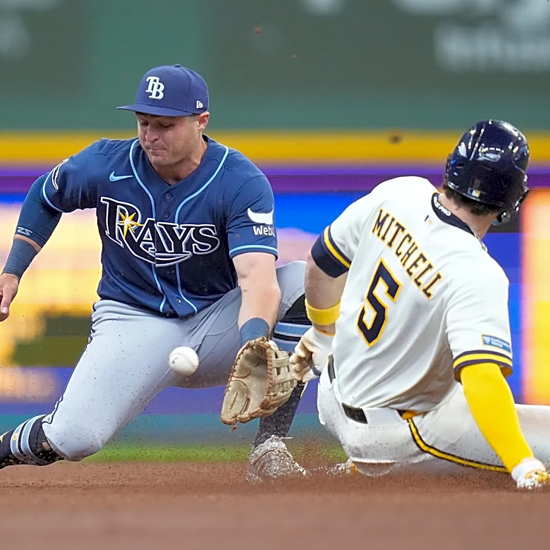 Come chat the Rays vs. Brewers World Series with Bucs Dugout!