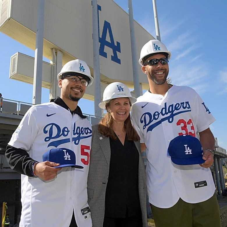 Dodgers notes: Janet Marie Smith, Todd Benzinger, Dave Roberts