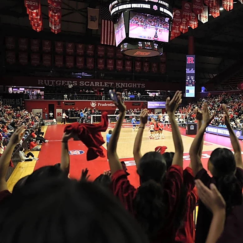Volleyball Leads Illinois 22-19 in the Third & Never Scores Again