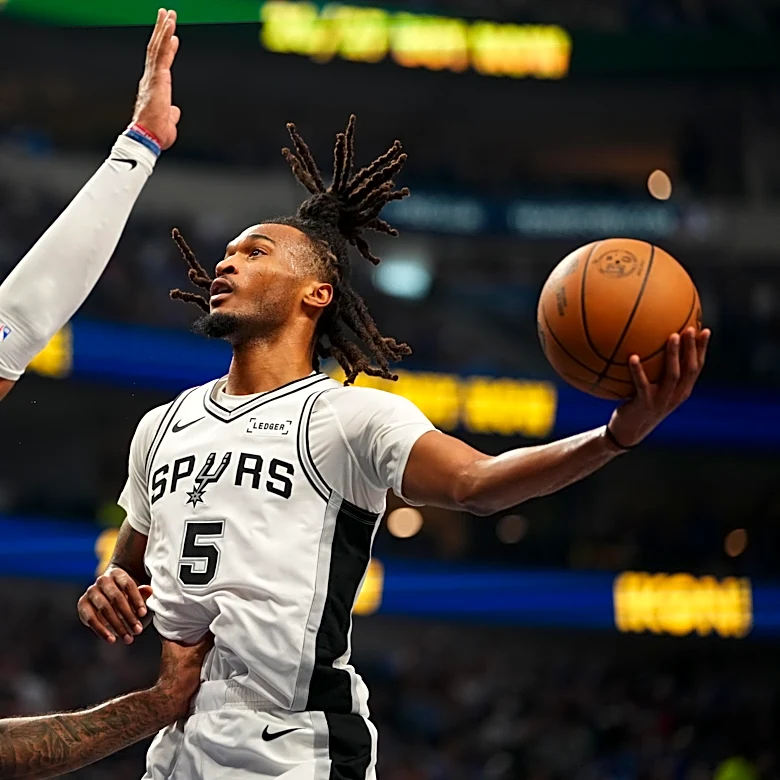 Highlights: Spurs drill Mavs in the fourth to earn season’s first win
