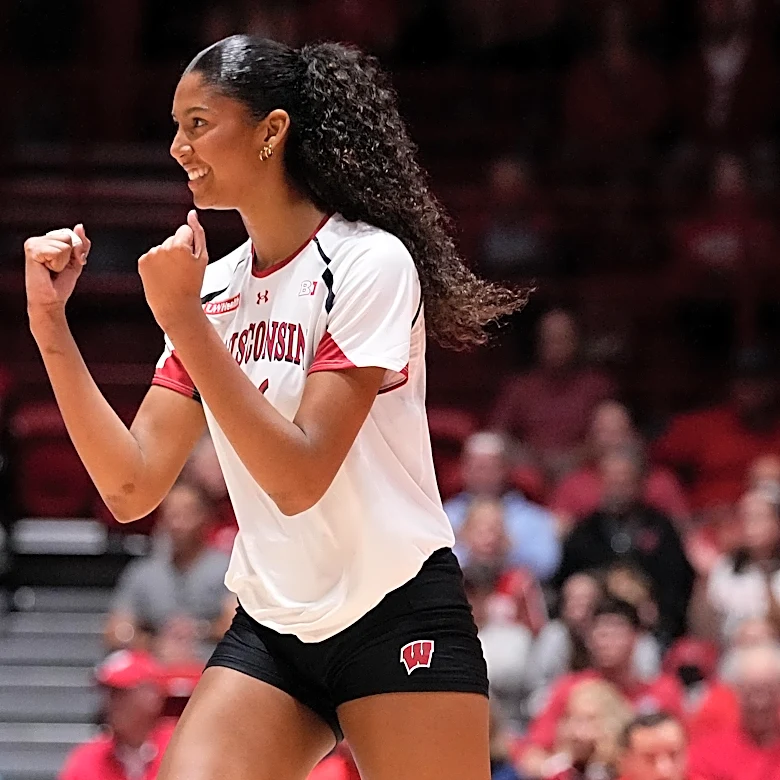 Badgers bounce back from Washington loss with win over Michigan at the Field House