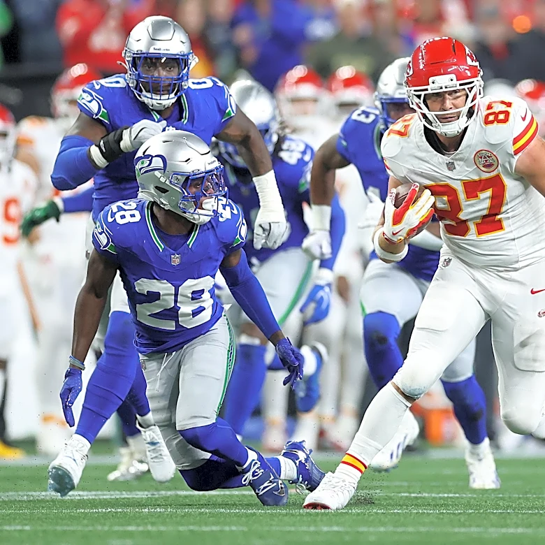 Chiefs News: Travis Kelce has record-setting night despite loss