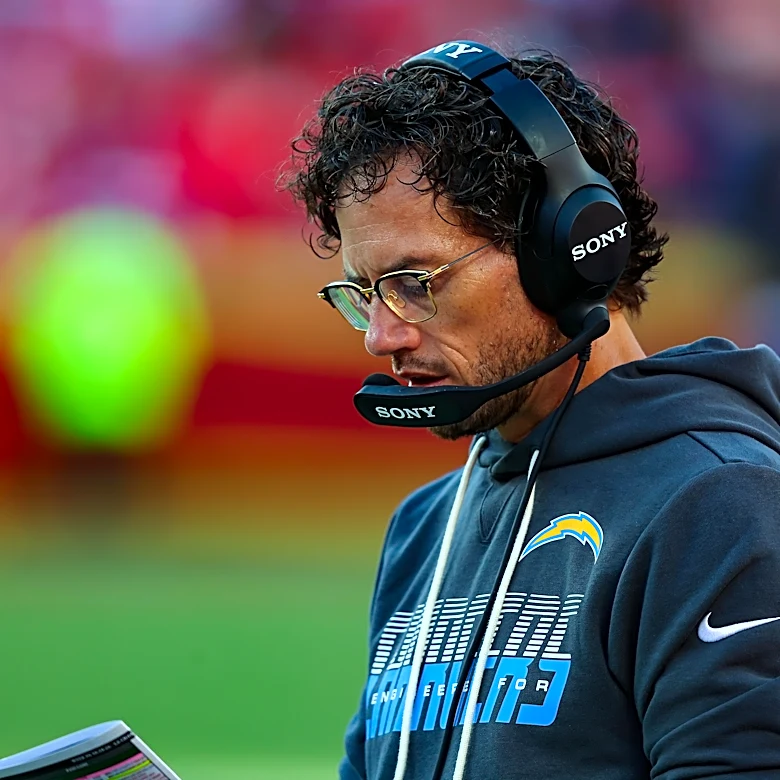 Los Angeles Chargers news: Mike McDaniel retains job through bye week