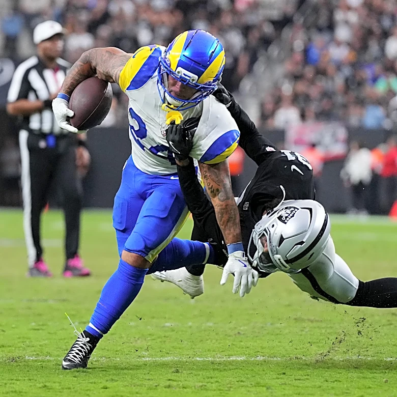 Raiders’ rancid start gives way to a battering by Rams in 35-21 loss