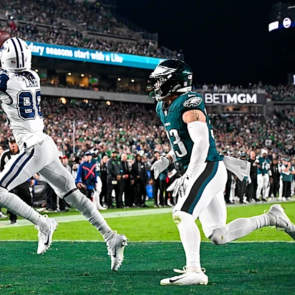 Cowboys beat Eagles to stay alive in NFC East race