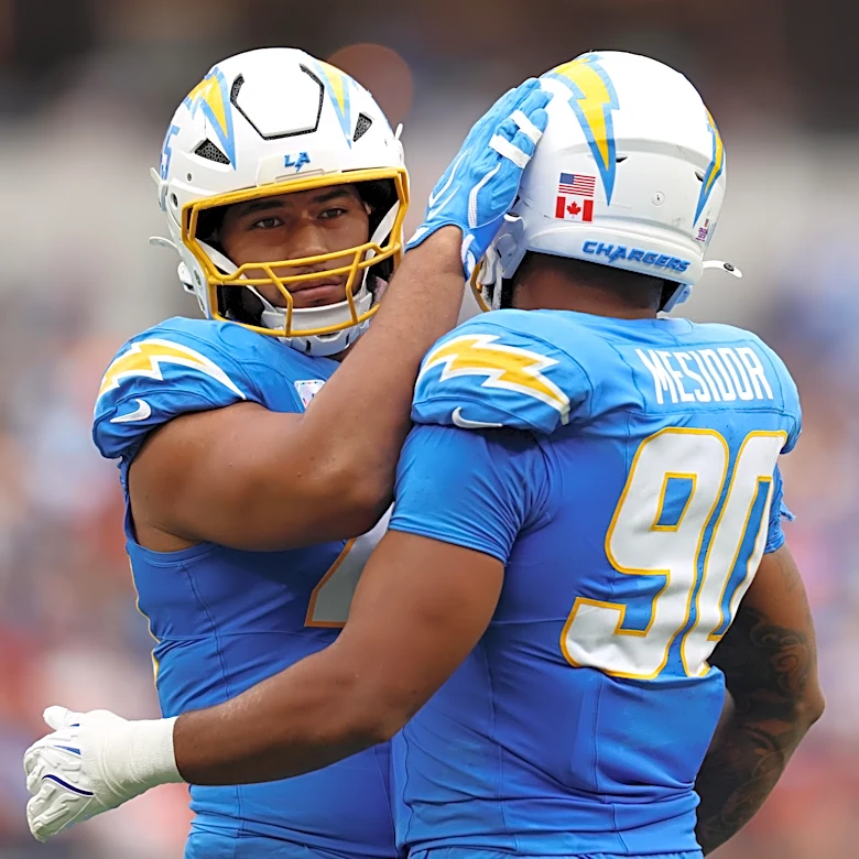 Chargers PFF Grades at the bye: Akheem Mesidor, defense leads the way