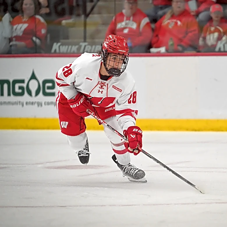 Badgers drop in polls despite blowing out Minnesota State before bye week