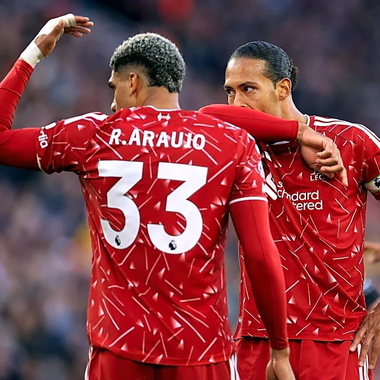‘What we need’ – Virgil van Dijk explains why Ronald Araujo is thriving at Liverpool