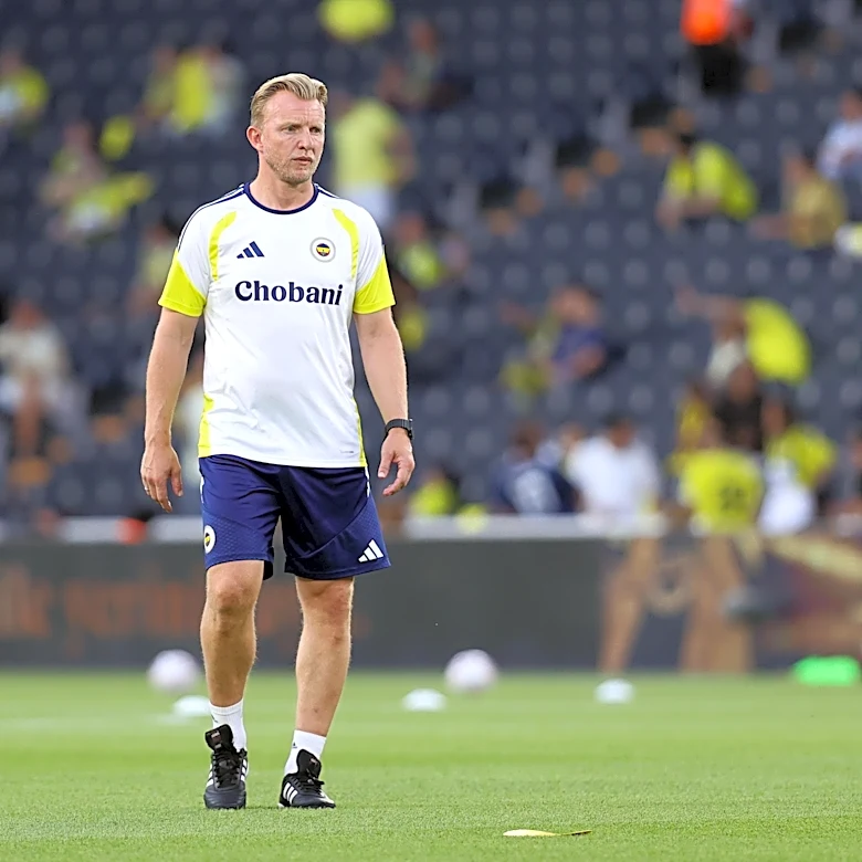 Dirk Kuyt Named Interim Manager of Upcoming Liverpool Opponents