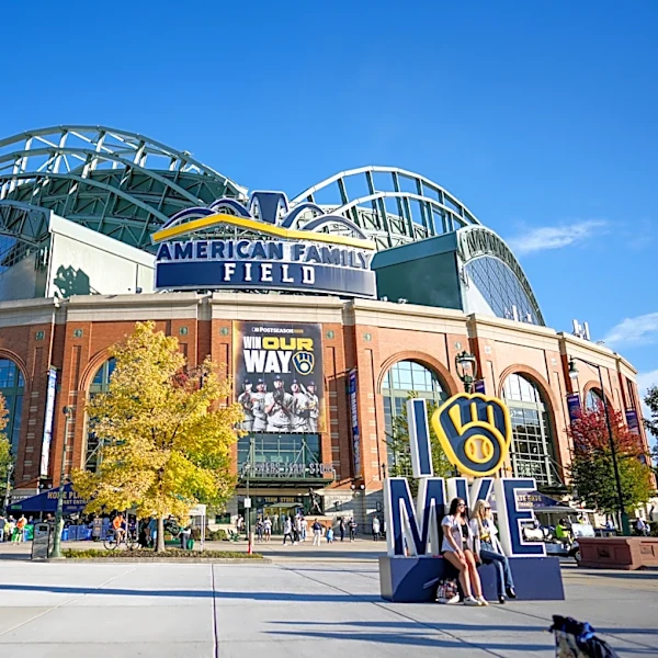 Brewers to host watch party at American Family Field for World Series Game 5