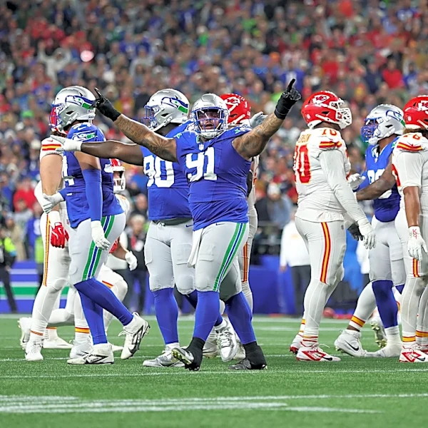 Perfect Seahawks extend perfect season with perfect shellacking of imperfect Chiefs