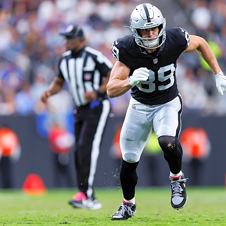 Brock Bowers sees slight snap decrease