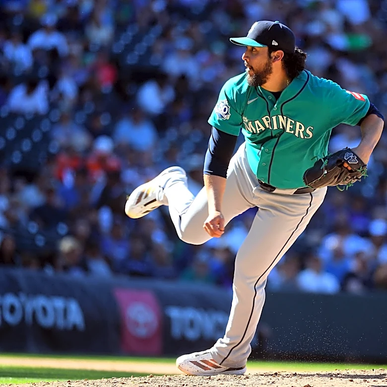 Mariners reach decisions on trio of club options