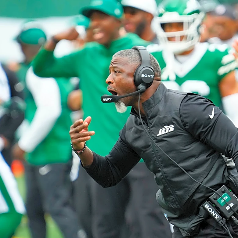 New York Jets News: Raiders Game Will Determine Aaron Glenn’s Control of the Locker Room