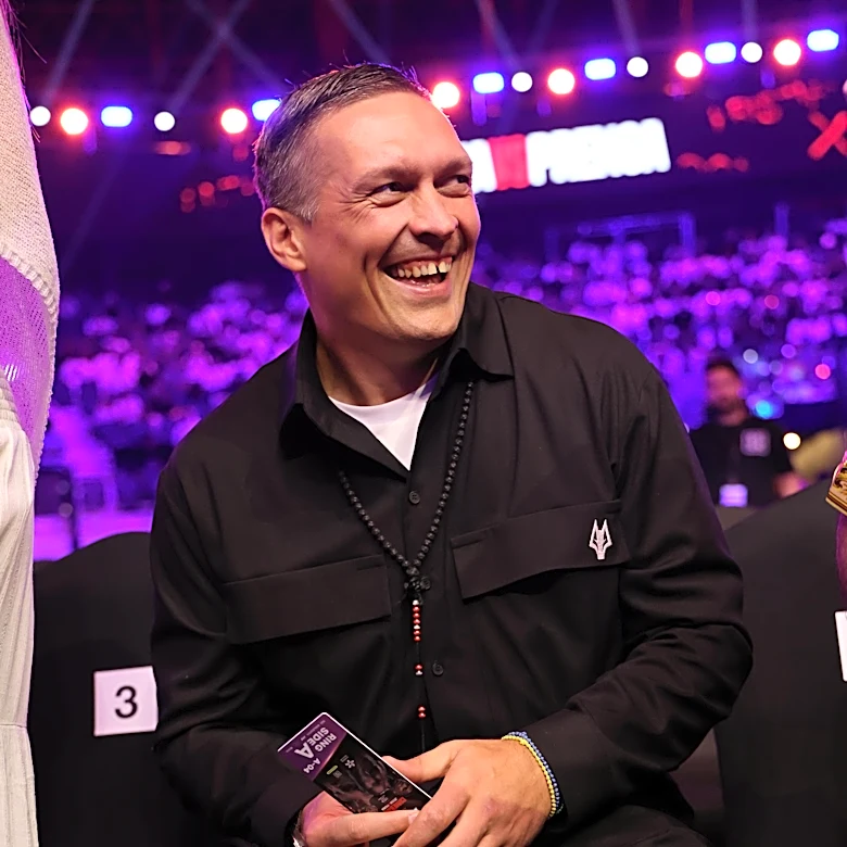 Report: Oleksandr Usyk planning fight with David Benavidez at cruiserweight