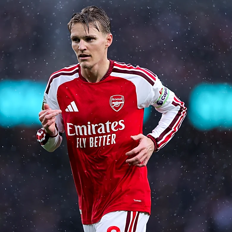 Bayern Munich News: Arsenal star dreaming of FC Bayern transfer?; Harry Kane to eschew release clause?; and MORE!