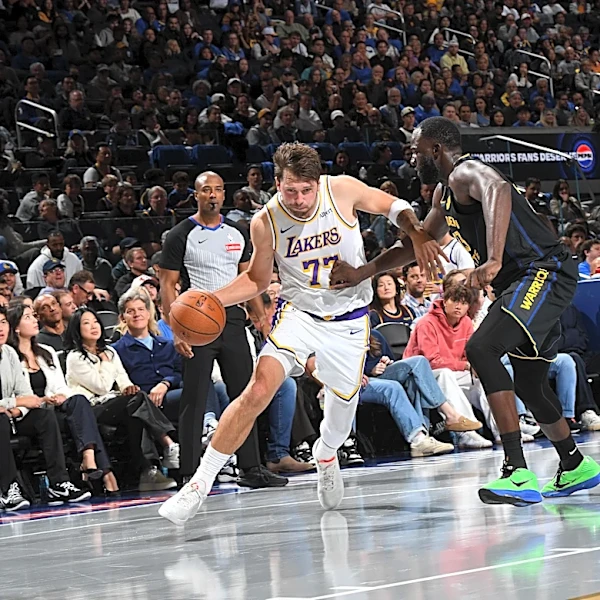 Lakers blow huge early lead in ugly loss to Warriors