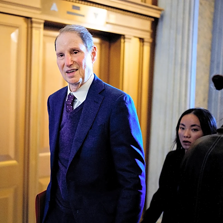 Senator Ron Wyden Meets with Miami Heat Owner, Talks Blazers Relocation