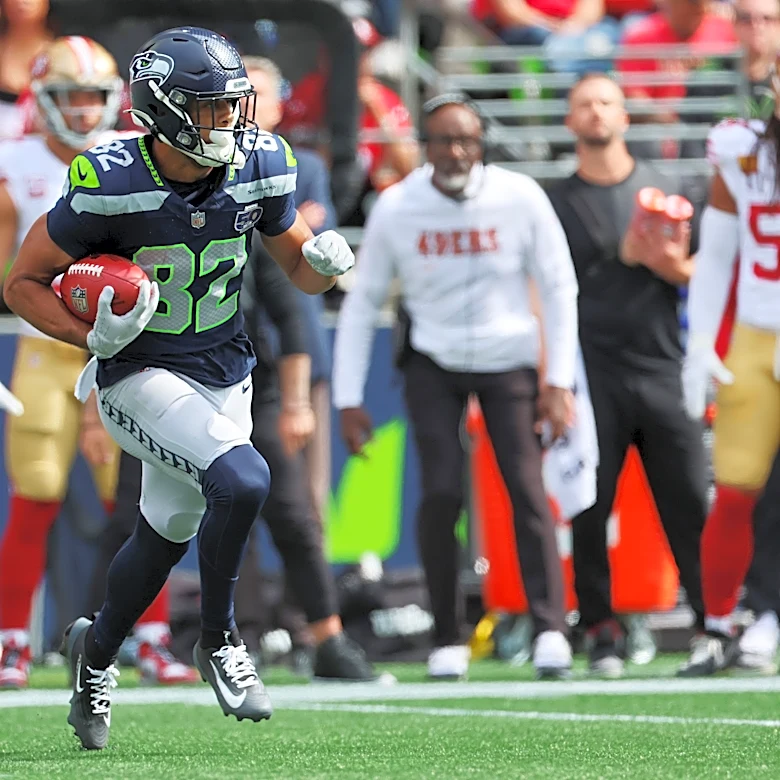 Klint Kubiak, Raiders pluck WR Cody White from Seahawks