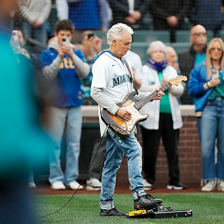 Pearl Jam's Mike McCready to perform National Anthem at Seahawks game