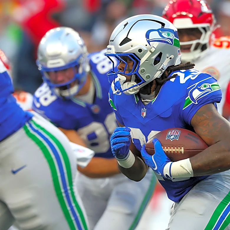 WATCH: Emanuel Wilson's 4th quarter touchdown puts Seahawks up big!