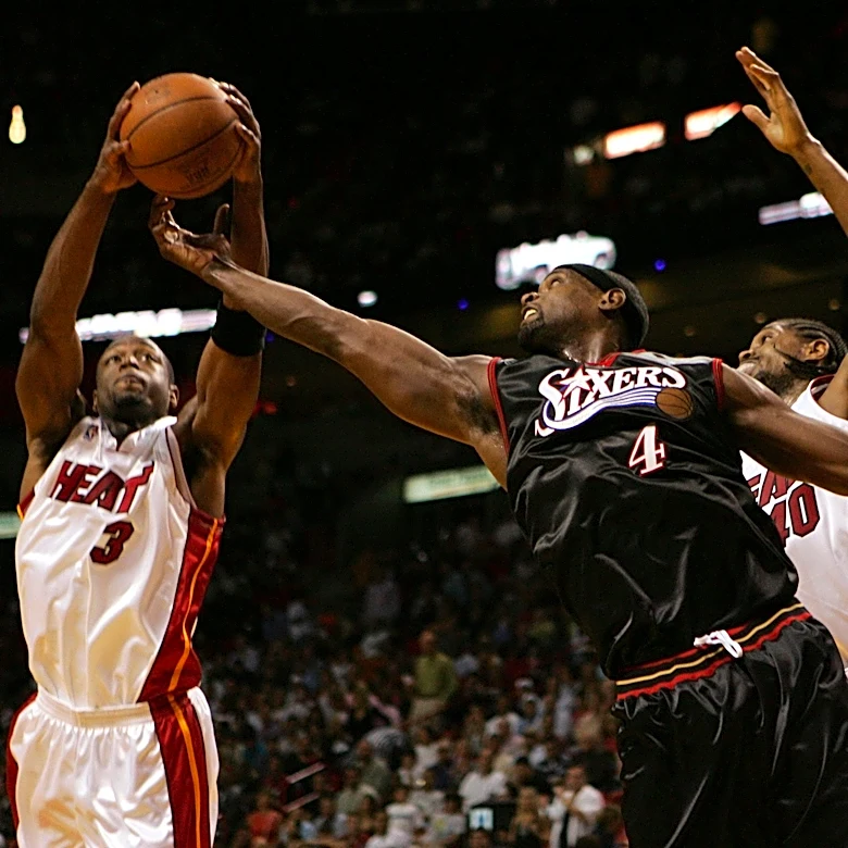 Former Sixers big Chris Webber ranked No. 16 power forward in history