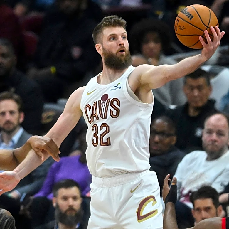 Where does Sixers' Dean Wade stand in top 40 forward rankings?