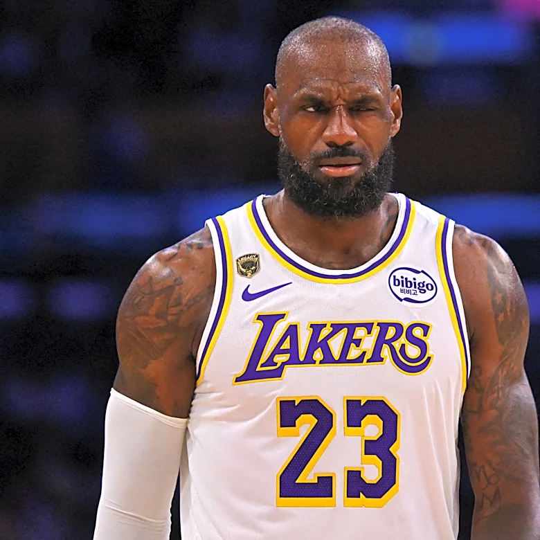 Dwyane Wade shares thoughts on LeBron James signing with 76ers