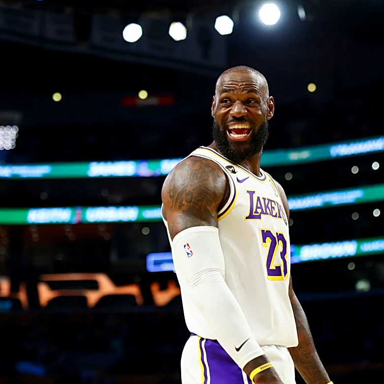 Sixers star LeBron James dominates in open pickup basketball game