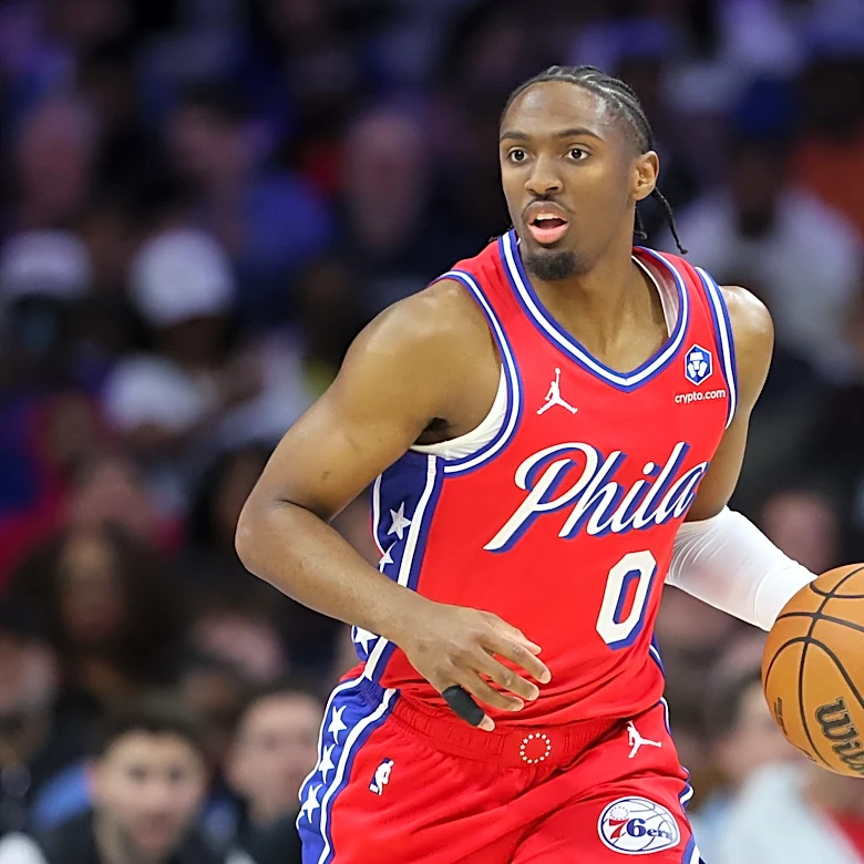 Sixers star Tyrese Maxey enters the boxing ring to get some work in