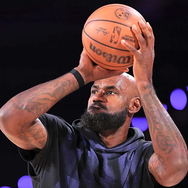 Coach Nick Nurse evaluates LeBron James playing center for Sixers